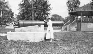 Central Park_Canon_woman FX