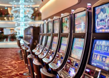 About playing online slots in Canada