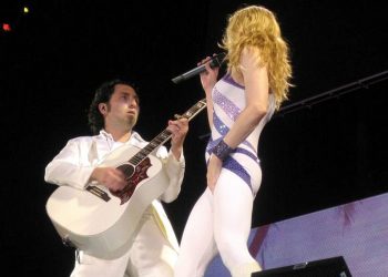 Monte Pittman and Madonna during the Confessions Tour | Photo by AxeStaticProcess WikiCommons