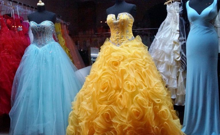 dress-1146503_1920