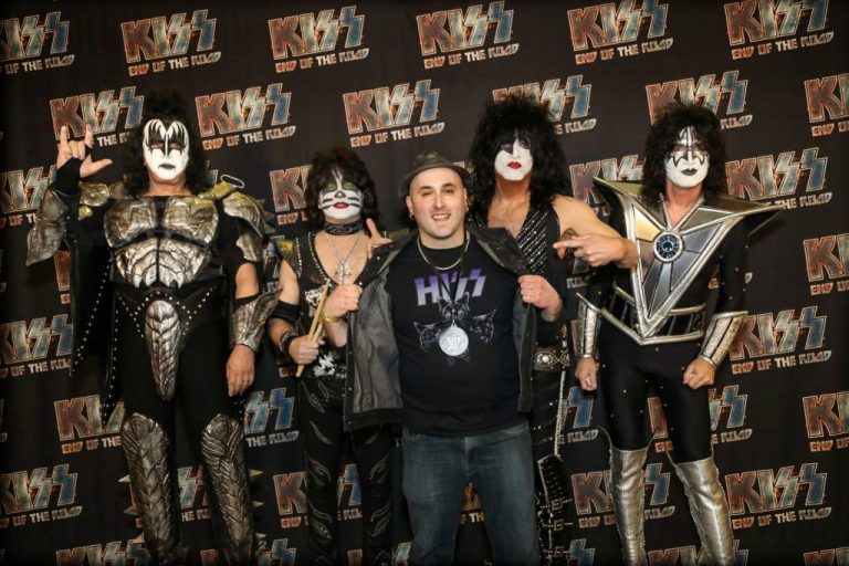 Ryan Theoret meets KISS web