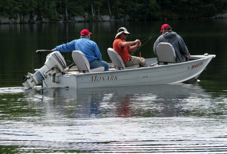 fishermen-1564775_1920