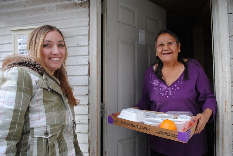 800px-Meals_on_Wheels_delivery