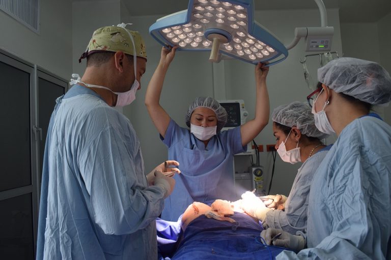 plastic-surgery-4475082_960_720