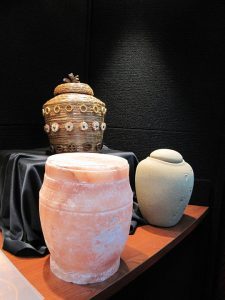 urns-929094_960_720