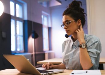 Why is modern online education becoming more popular among people?