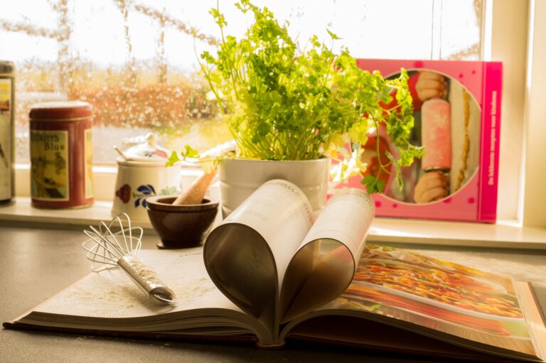 cookbook-761588_1920