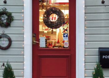 How to Choose Door Repair in Abbotsford, BC