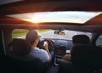 road people street smartphone