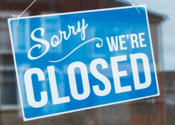 closed sign ing on a glass item