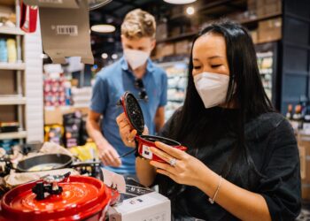 a couple shopping during pandemic