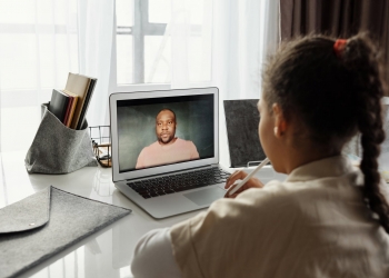 little girl taking online classes