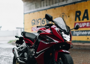red and black sports bike
