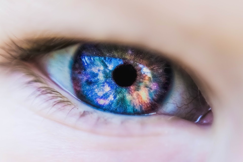 What Are Infrared Contact Lenses And How Does It Work - The Seeker ...