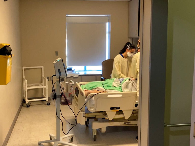 Nurses-caring-for-a-COVID-patient-on-the-Medicine-Unit-at-CCH