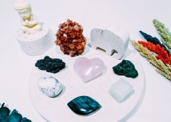 Is Black Tourmaline Better Than Onyx?