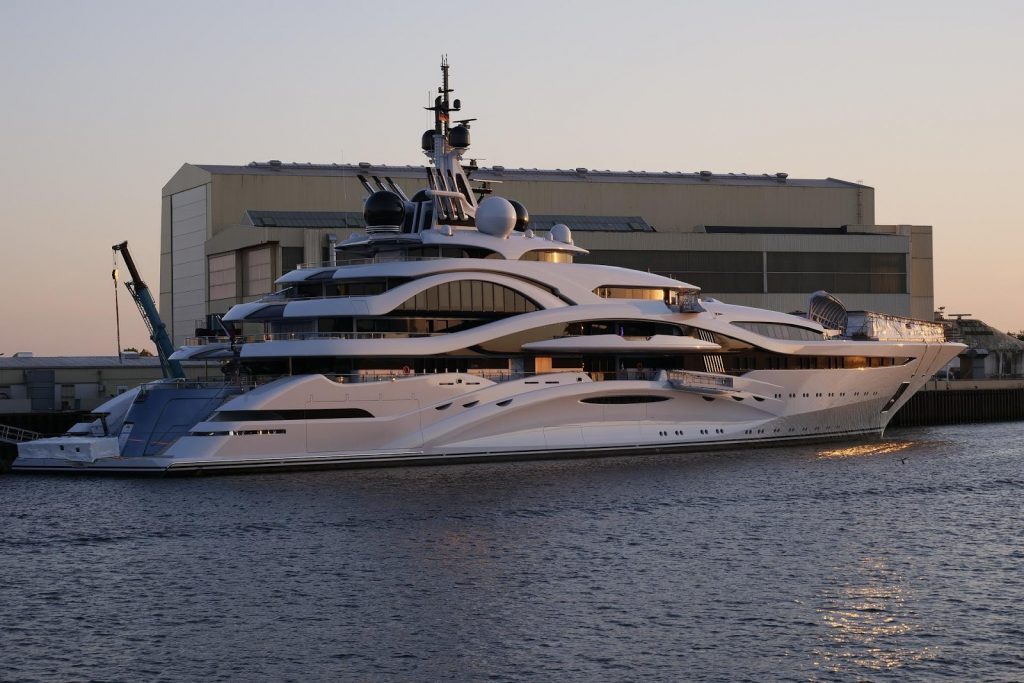 luxury-yacht-3430348_1920