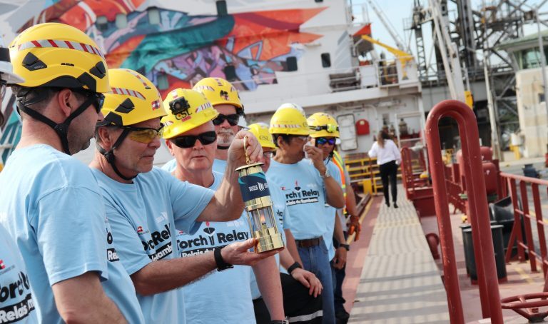 PHOTO 2 - CSL St-Laurent crew