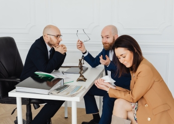 a couple mediation hearing with a lawyer