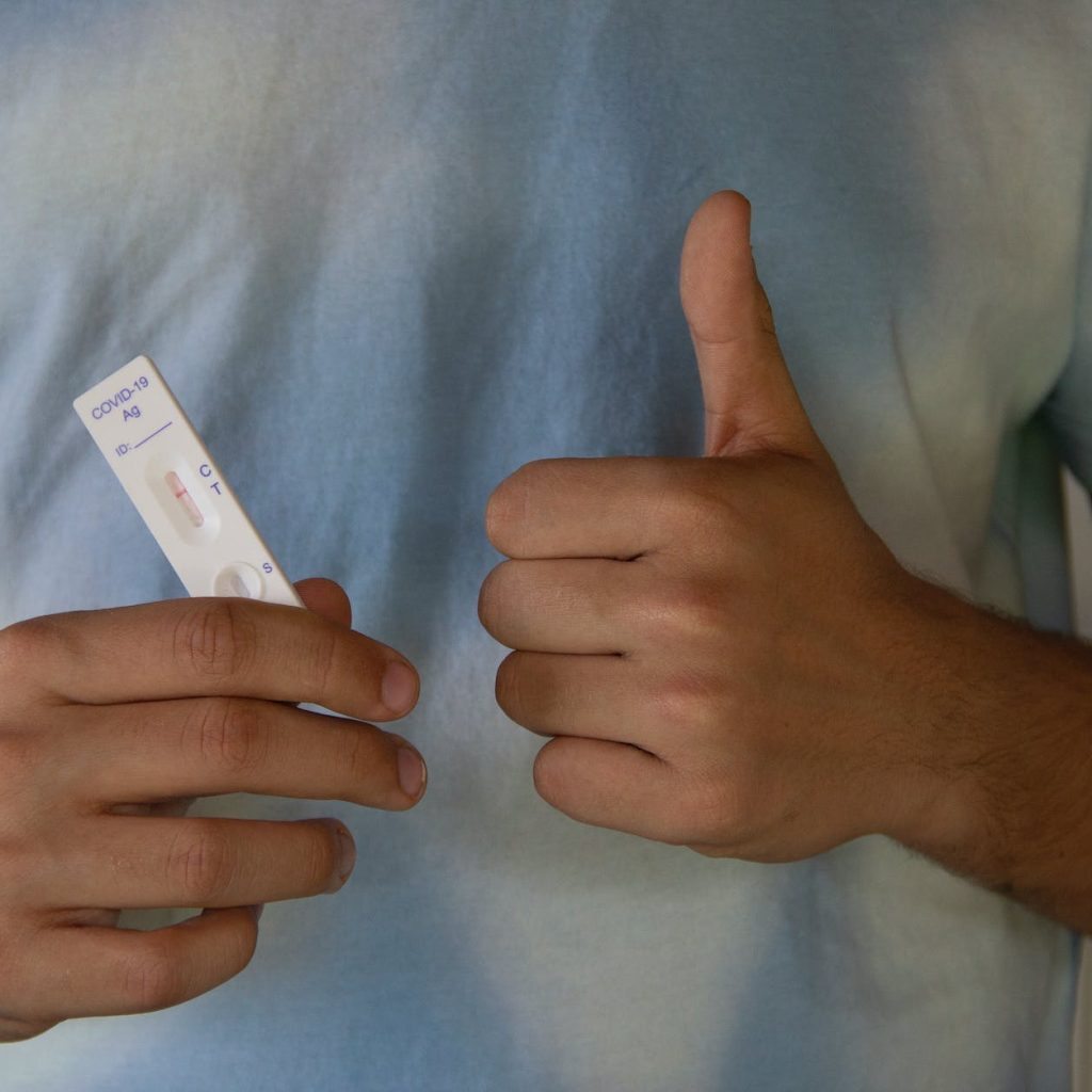 a white covid test at negative result