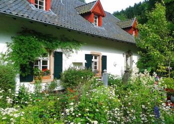 How To Decorate A Cottage-Core Inspired Garden Space