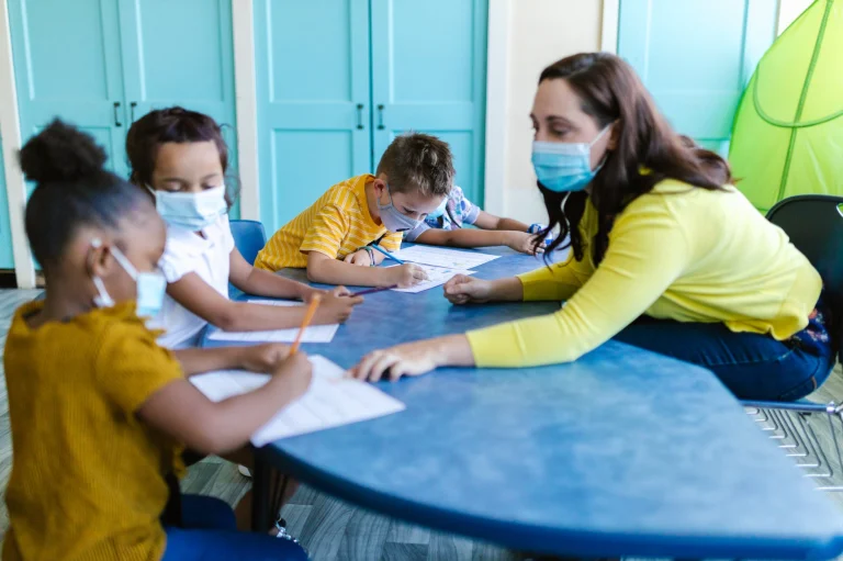 teacher teaching her students