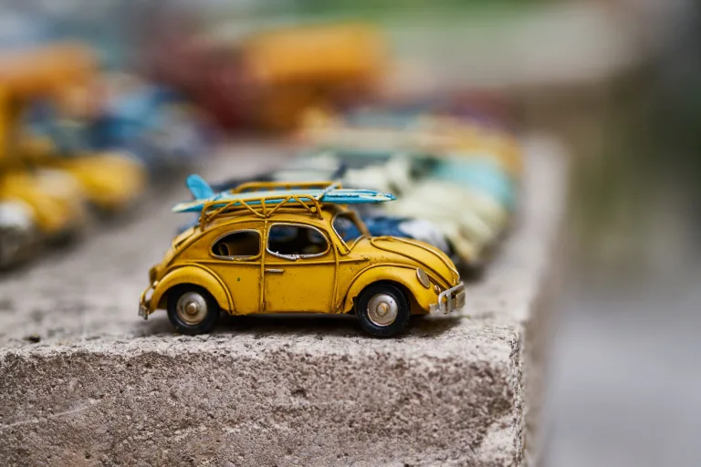 yellow volkswagen beetle scale model