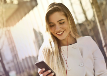 How Mobile Apps Revolutionized The Dating Scene