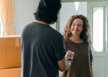 6 Excellent Pieces of Advice You Can Give to a Friend Moving Internationally