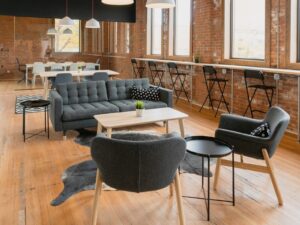 photo-1538688525198-9b88f6f53126