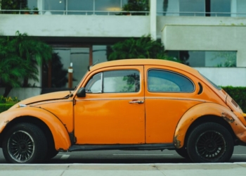 shallow focus photography of orange Volkswagen Beetle