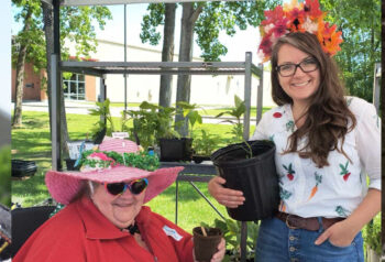 OUT and ABOUT with Seeker Chick Mai-Liis: Checking out the Unleash Pet Fest, Transition Cornwall+ Free Plant Giveaway and guess who visited my garden uninvited?