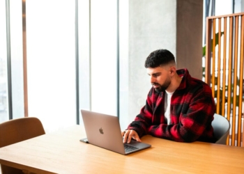 Digital market: Online platforms for convenient shopping for clothes to renting a house