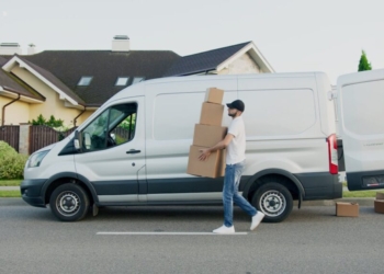 How Professional Movers Keep Fragile Items Intact When Moving a Long Distance