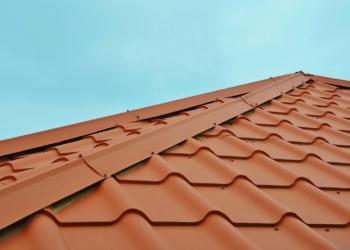 From Snow Loads to Sun Exposure: Roofing Services That Fit Your Area