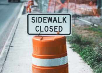 sidewalk closed signage