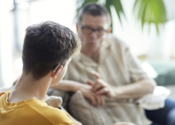 Tips for Talking to Someone With Hearing Loss