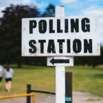 A pole with a sign that says polling station