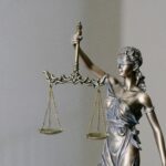 Learn how to choose the right law firm for your Canadian business, from litigation experience and specialization to fees, fit, and lawyer credentials.
