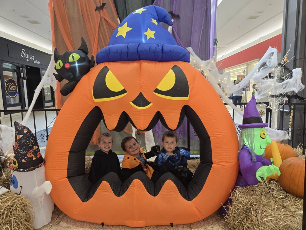 Photo shared by The SDG&A Cornwall Seeker - Events and Happenings in Cornwall Ontario: OUT and ABOUT with Seeker Chick Mai-Liis stopped in at Cornwall Square…